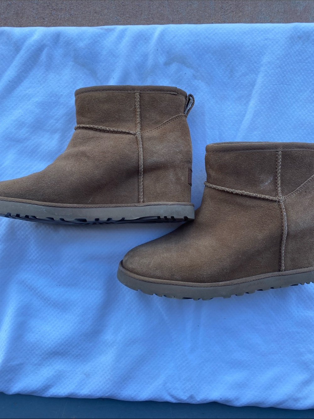 UGG  Chestnut Suede Short Ankle Boots
